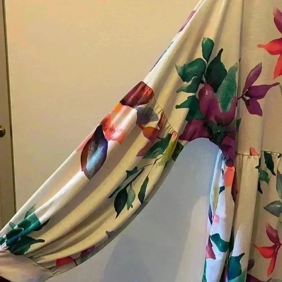 Lovely J Women’s Plus Size floral Top 3/4X - Picture 2 of 4